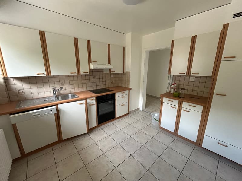 A louer: appartement rénové de 3 pièces avec balcon - Paul-Charmillot 82, St-Imier (2)