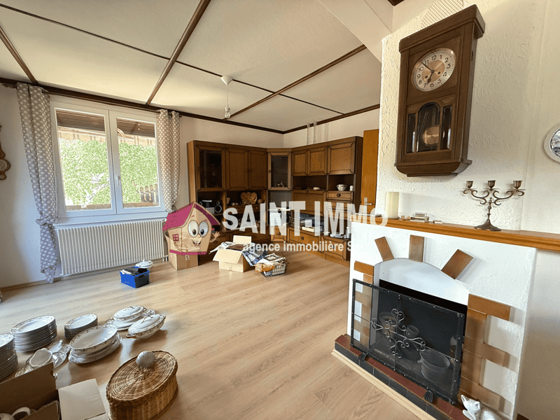 Chalet de deux appartements (3 & 6.5 pièces) avec jardin arboré de 840 m2, terrasse et garages (13)