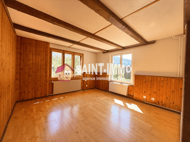 Chalet de deux appartements (3 & 6.5 pièces) avec jardin arboré de 840 m2, terrasse et garages (6)