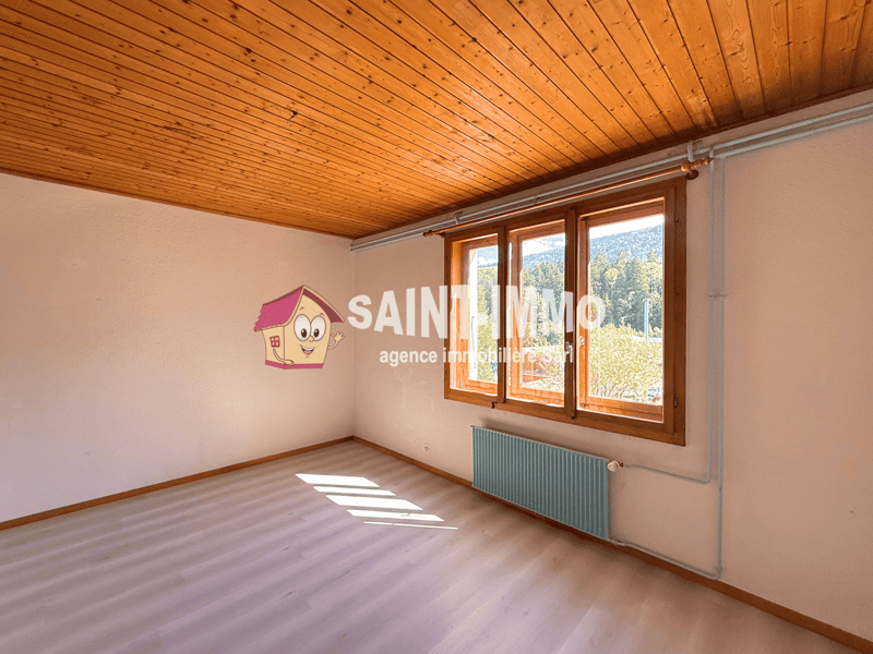 Chalet de deux appartements (3 & 6.5 pièces) avec jardin arboré de 840 m2, terrasse et garages (9)