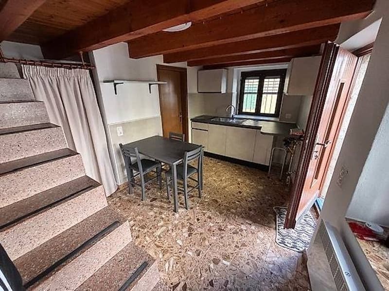 Graziosa casetta in pietra ammobiliata - Giubiasco (10)