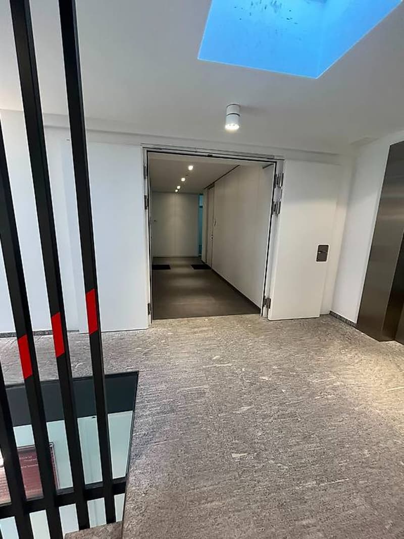 Ampio ufficio commerciale nel Centro MiX Moesa Servizi (7)