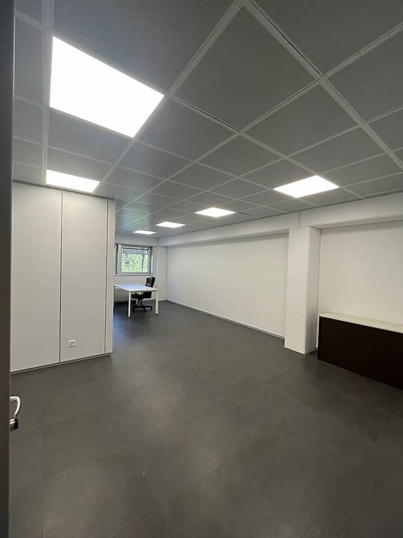 Ampio ufficio commerciale nel Centro MiX Moesa Servizi (8)