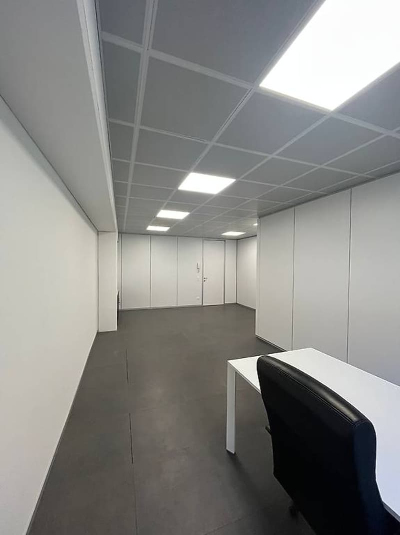 Ampio ufficio commerciale nel Centro MiX Moesa Servizi (2)