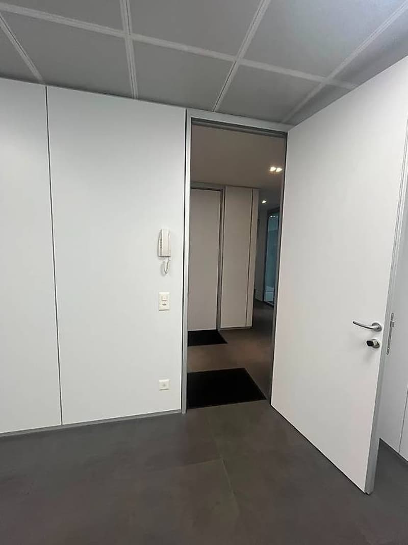 Ampio ufficio commerciale nel Centro MiX Moesa Servizi (6)