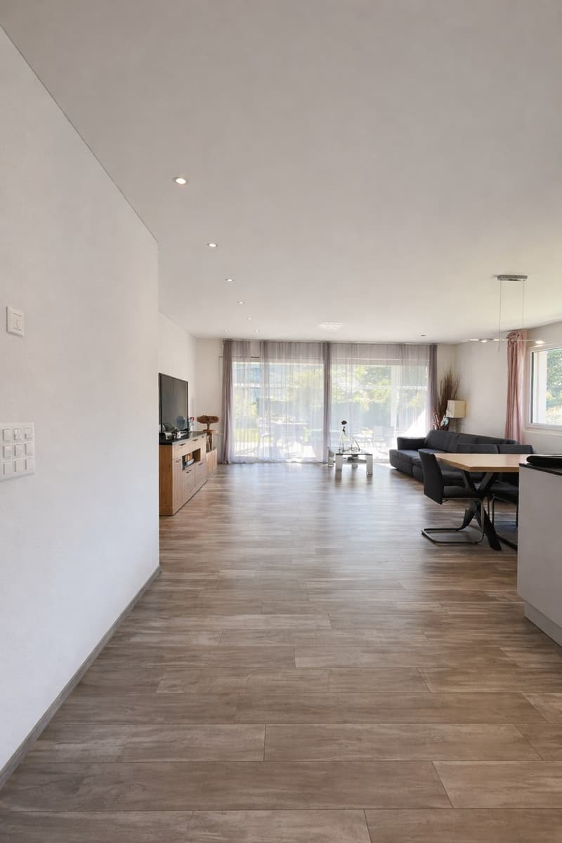 Moderne 4.5-Zimmer-Gartenwohnung (118 m²) mit 305 m² Privatgarten (Gegenkauf möglich) (6)
