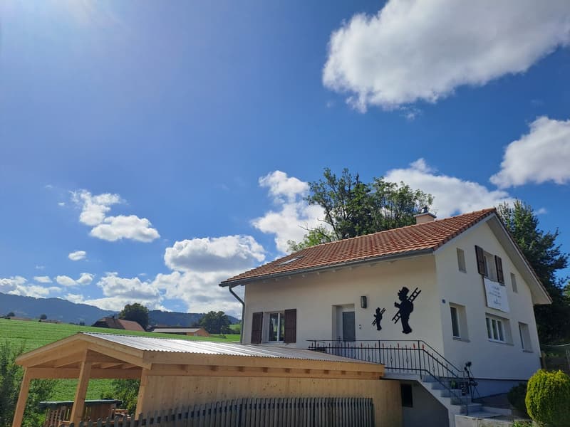 Charmantes Einfamilienhaus mit grosszügigem Grundstück und Blick in die Gantrischkette (1)