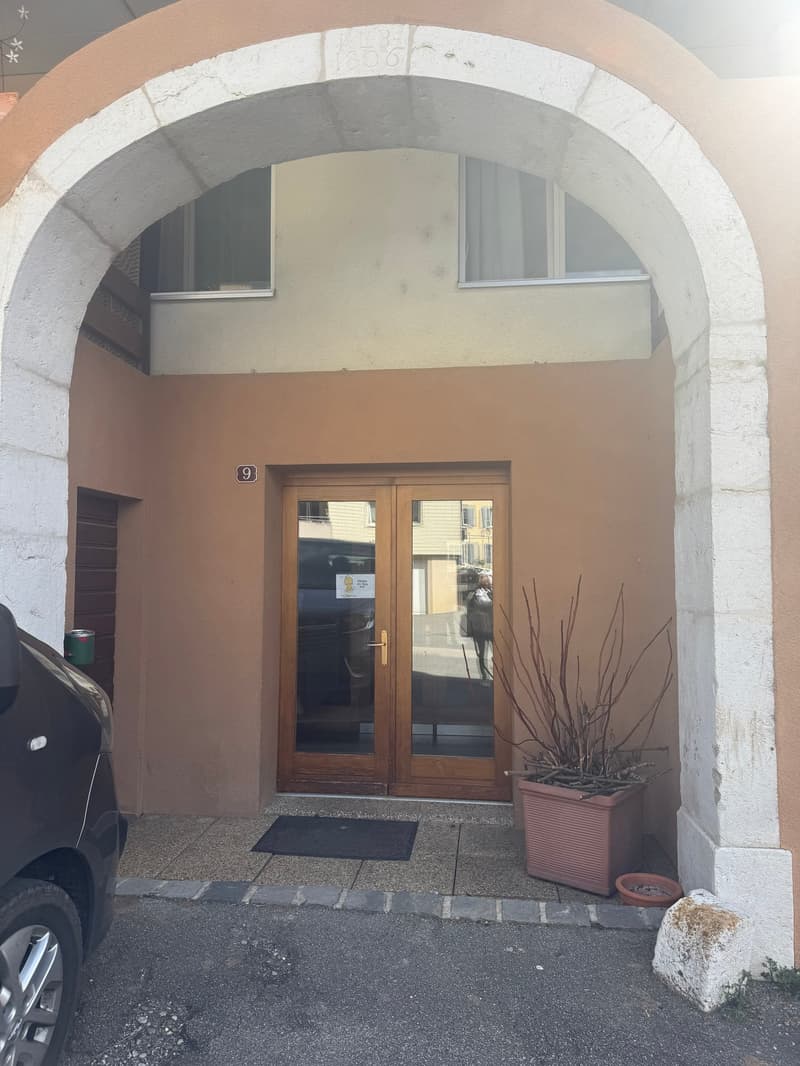 Charmant appartement en attique de 6.5 pièces à Bière (10)