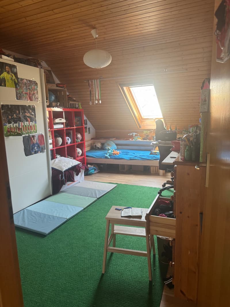 Charmant appartement en attique de 6.5 pièces à Bière (7)