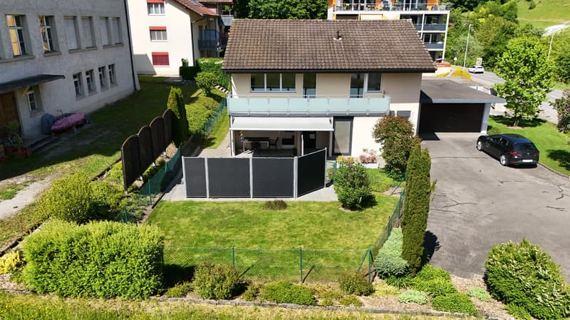Charmantes Einfamilienhaus an schöner Lage in Schmiedrued (2)