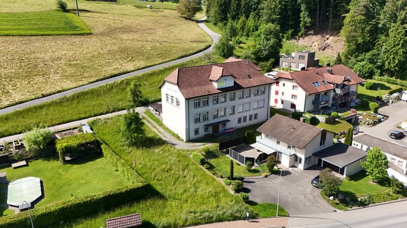 Charmantes Einfamilienhaus an schöner Lage in Schmiedrued (1)