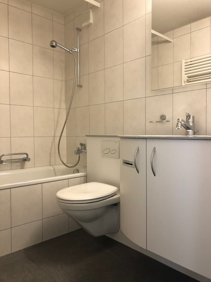 Charmante 3.5-Zimmer-Wohnung mit herrlicher Aussicht in Worb (3)