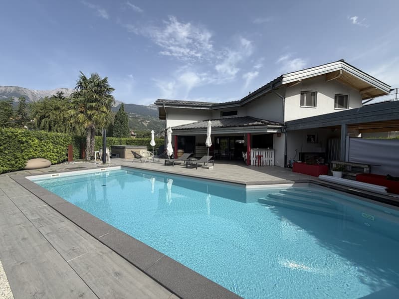 Villa contemporaine avec piscine (9)