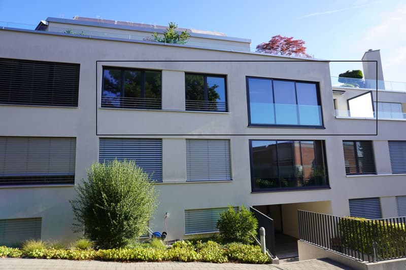 Lichtdurchflutete 3.5-Zimmer-Eigentumswohnung mit Wintergarten in Bottmingen (1)