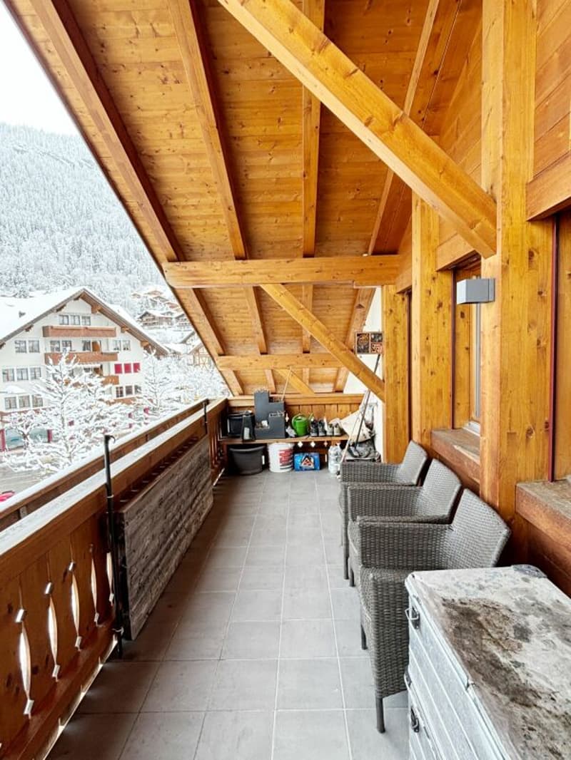 4.5-Zimmer-Dachwohnung mit Bergblick in Zweisimmen (5)