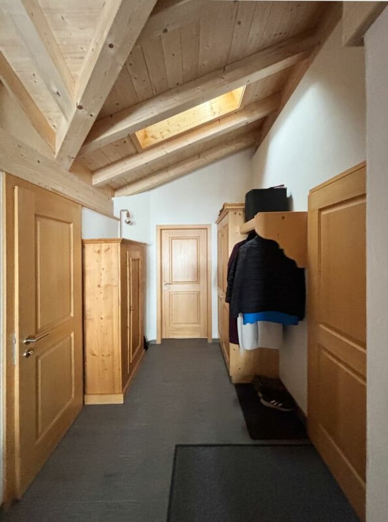 4.5-Zimmer-Dachwohnung mit Bergblick in Zweisimmen (9)