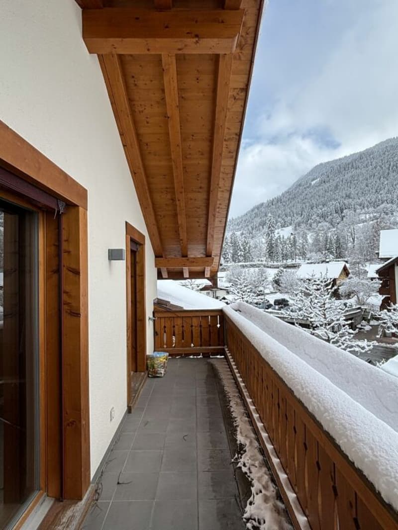 4.5-Zimmer-Dachwohnung mit Bergblick in Zweisimmen (7)