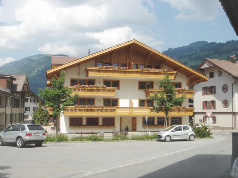 4.5-Zimmer-Dachwohnung mit Bergblick in Zweisimmen (2)
