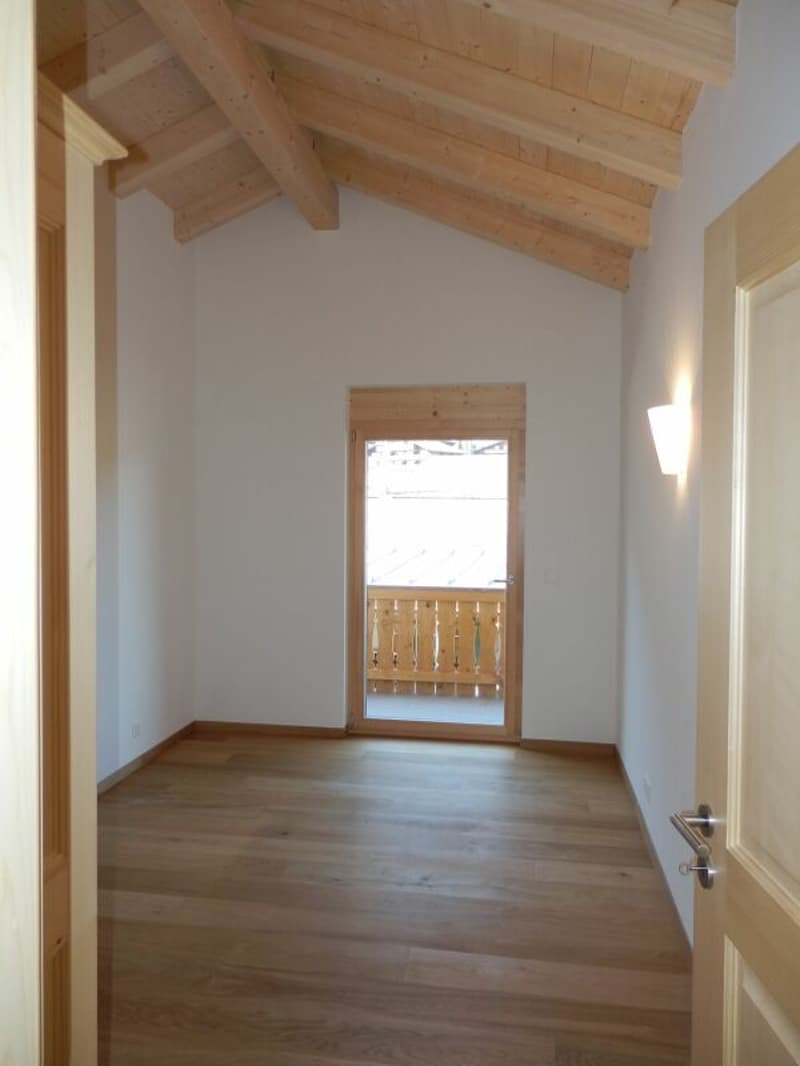 4.5-Zimmer-Dachwohnung mit Bergblick in Zweisimmen (15)