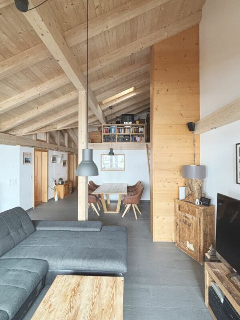4.5-Zimmer-Dachwohnung mit Bergblick in Zweisimmen (3)