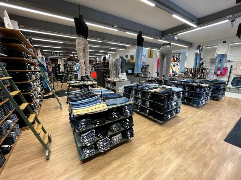 Immeuble commercial avec potentiel de développement dans un emplacement à forte fréquentation et parking sécurisé à Buchs SG (6)