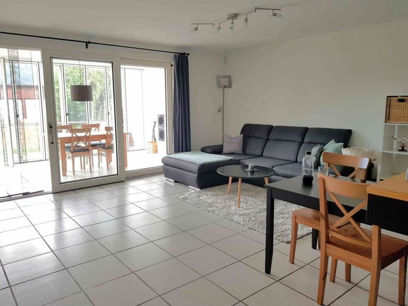 Schöne und moderne 3 Zimmer Wohnung in Sissach mit eigenem Garten, Cheminee, 2WC, Badewanne, separater Dusche und vielem mehr... (2)