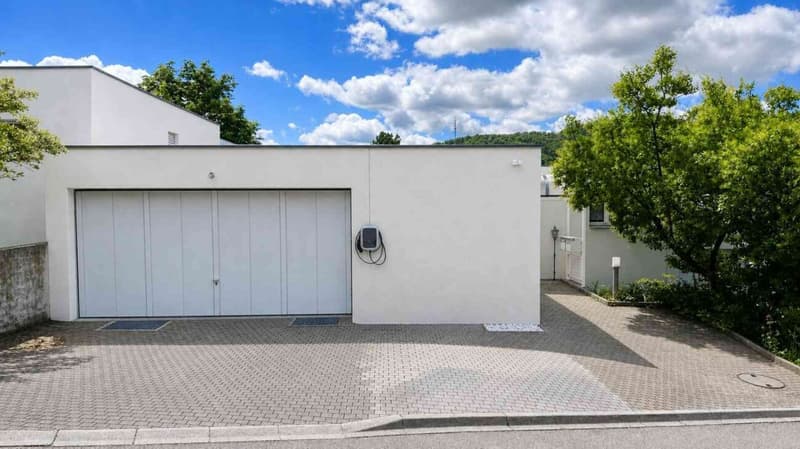 Schöne und moderne 3 Zimmer Wohnung in Sissach mit eigenem Garten, Cheminee, 2WC, Badewanne, separater Dusche und vielem mehr... (1)
