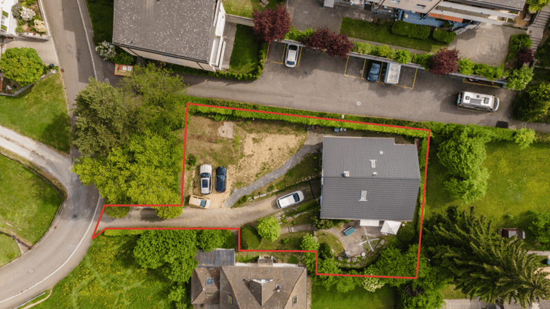 2 Families, 2 Houses, 1 Plot (5)