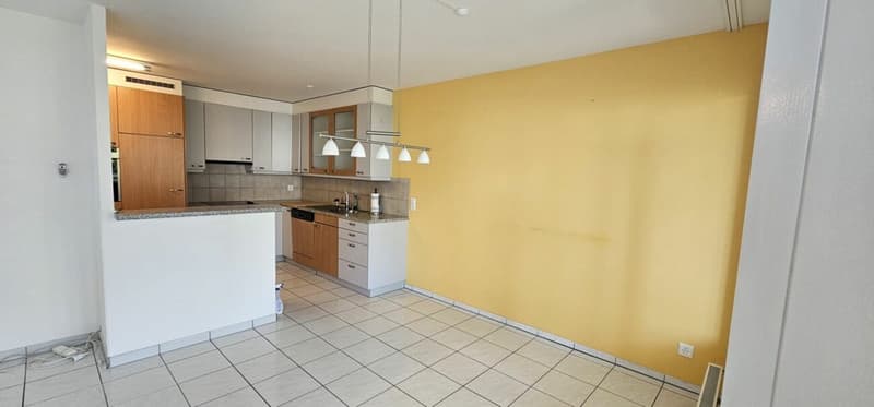 Helle und ruhige 4.5 Zi.- Wohnung in zentraler Lage inkl. Hobbyraum und Tiefgaragenplatz (3)