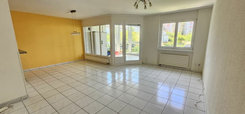 Helle und ruhige 4.5 Zi.- Wohnung in zentraler Lage inkl. Hobbyraum und Tiefgaragenplatz (2)
