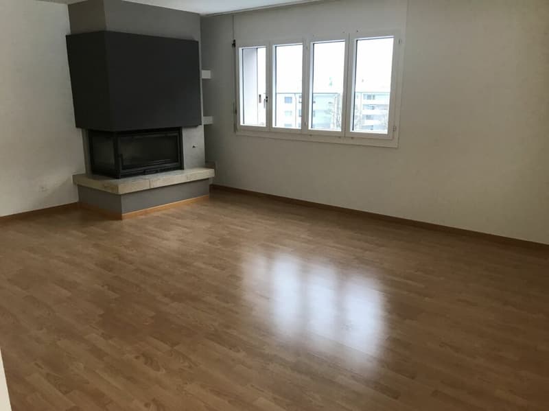 Schöne 4.5 Zimmer Wohnung mit grossem Balkon (4)