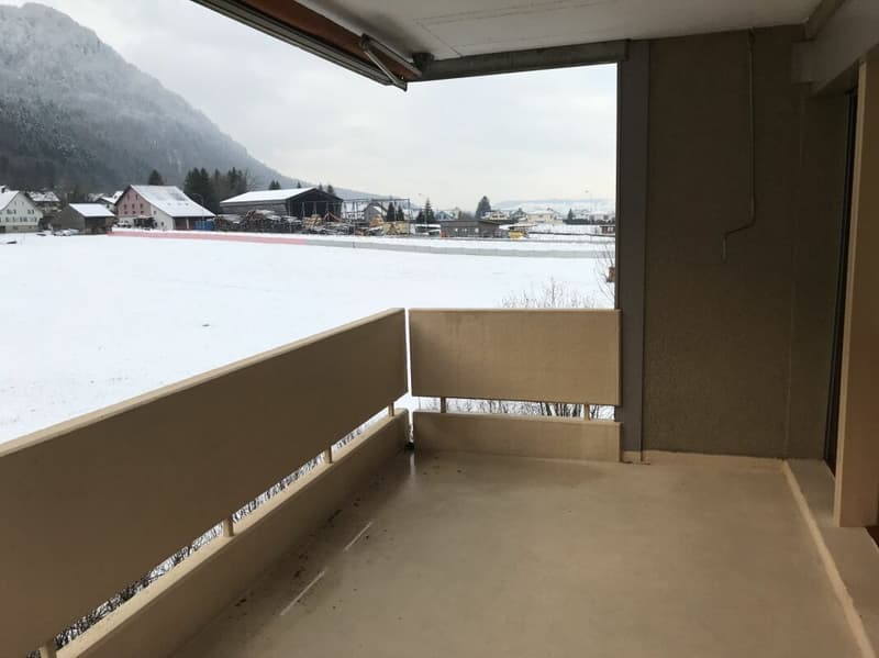 Schöne 4.5 Zimmer Wohnung mit grossem Balkon (6)