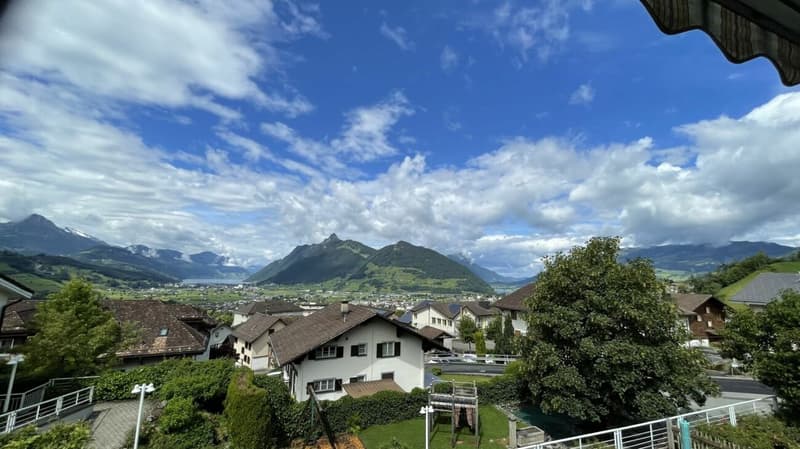 5.5 Zimmer-Eckhaus mit sehr schöner Aussicht und Doppelgarage (1)