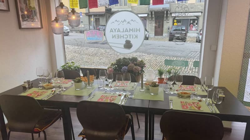 Tibetisch-asiatisches Take-Away mit 6 Sitzplätzen und Ausbaupotenzial zu verkaufen (5)