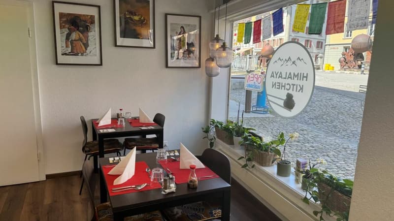 Tibetisch-asiatisches Take-Away mit 6 Sitzplätzen und Ausbaupotenzial zu verkaufen (1)