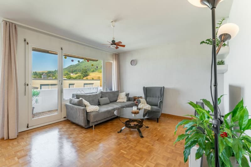 3.5-Zimmer-Wohnung mit Weitsicht, Lift & Einstellhallenplatz (2)