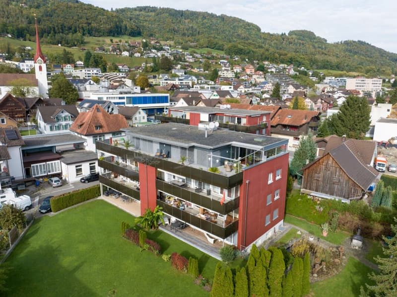 4.5 Zimmer Wohnung im Erdgeschoss mit grossem Gartenanteil (2)