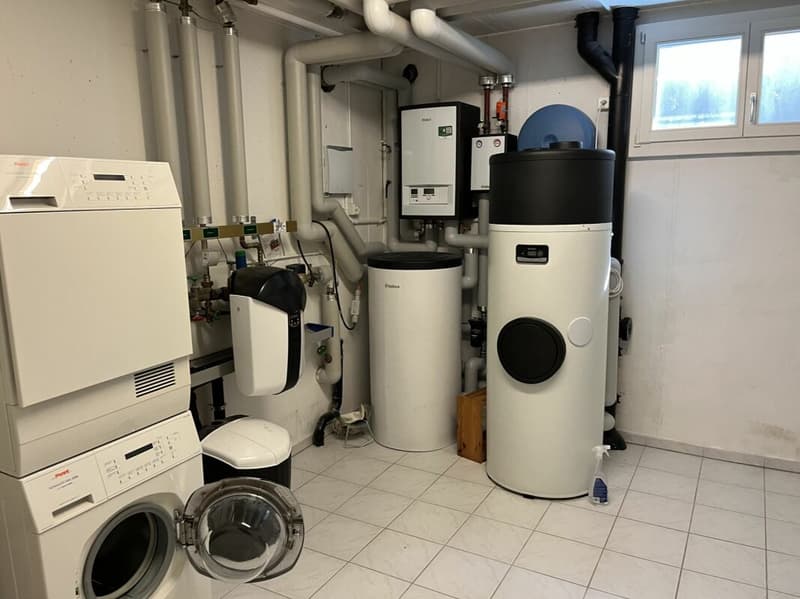 Exklusive 8-Zimmer Villa mit Pool (14)