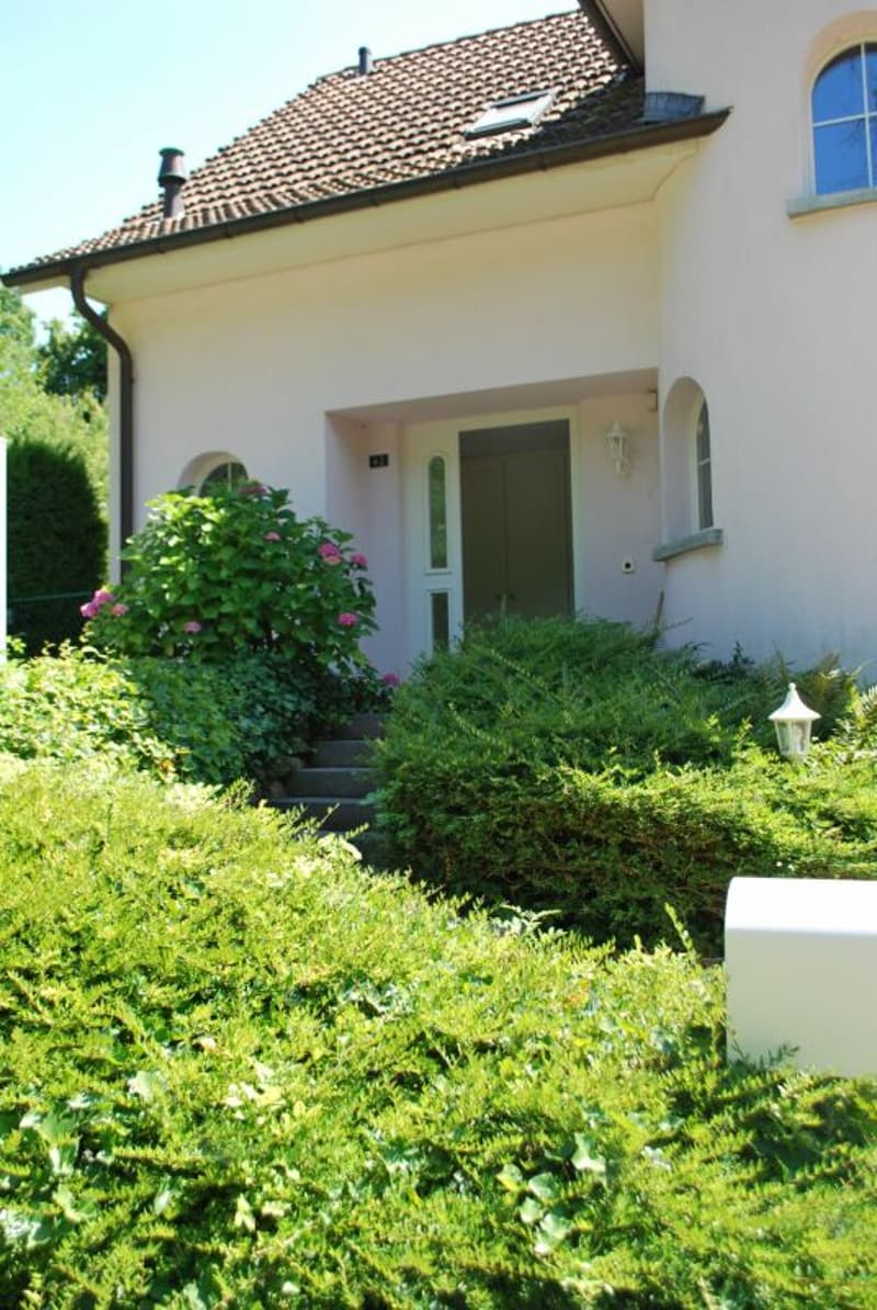 Exklusive 8-Zimmer Villa mit Pool (2)