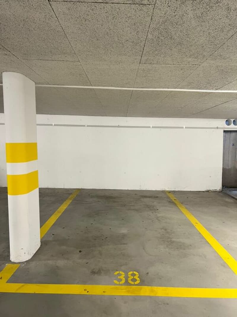 Einstellhallenplatz zentral im Dorfkern von Hohenrain (1)