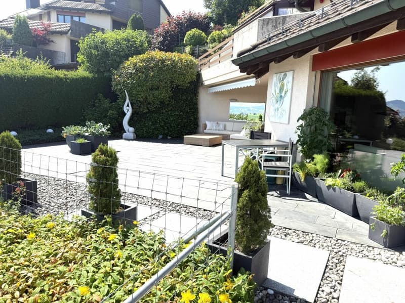 3,5 Zimmer Terrassenhaus in ruhiger, sonniger Lage mit unverbaubarer Weitsicht auf den Zürichsee und in die Alpen (13)
