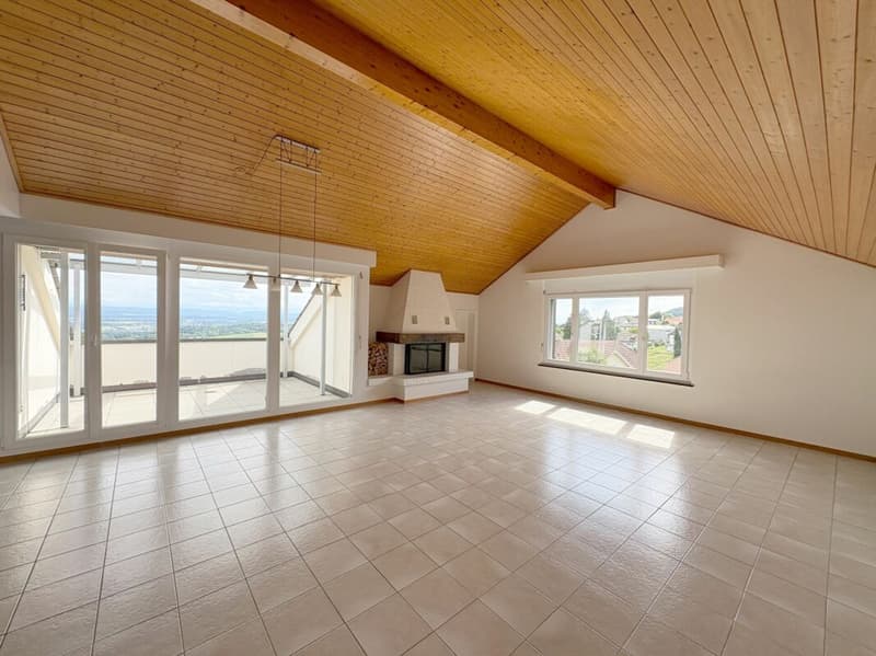 4.5-Zimmer-Wohnung mit traumhafter Aussicht und 170 m² Nutzfläche (3)