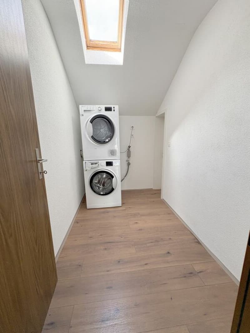 4.5-Zimmer-Wohnung mit traumhafter Aussicht und 170 m² Nutzfläche (8)