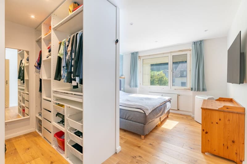 Schön renovierte 3.5 Zimmer Wohnung - ideal für Singles, Paare & Pendler (2)