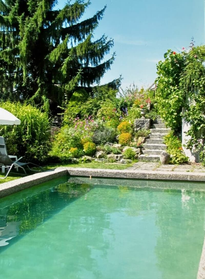 Freistehendes 7-Zimmer-Einfamilienhaus mit Pool und Weitsicht (14)