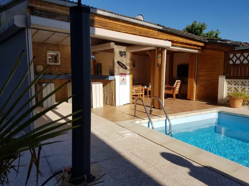 Attraktives freistehendes Einfamilienhaus mit Swimmingpool und gepflegtem Garten in angenehmer Wohnlage (3)