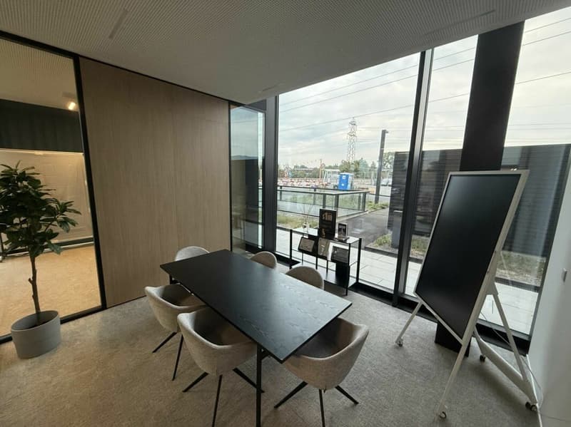 116 m² Büro mit eigener Teeküche und zwei Tiefgaragenplätzen in Rotkreuz (2)