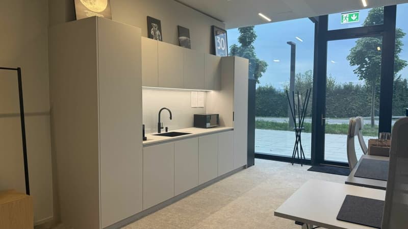 116 m² Büro mit eigener Teeküche und zwei Tiefgaragenplätzen in Rotkreuz (5)