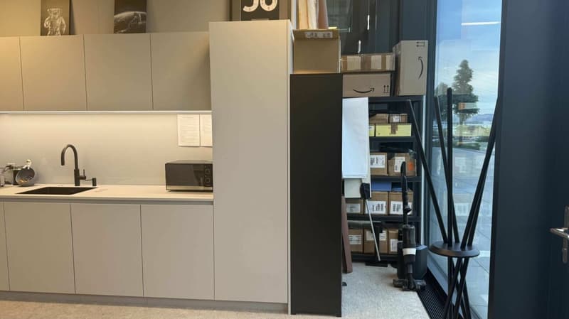116 m² Büro mit eigener Teeküche und zwei Tiefgaragenplätzen in Rotkreuz (7)