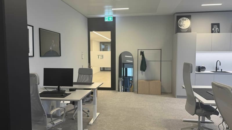 116 m² Büro mit eigener Teeküche und zwei Tiefgaragenplätzen in Rotkreuz (12)